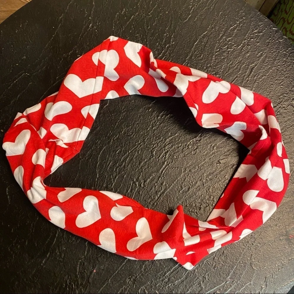 Heart printed scarf